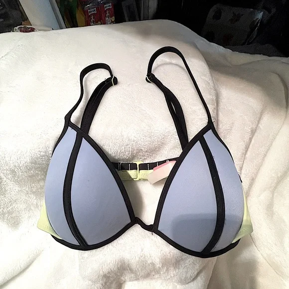 Victoria’s Secret 32C - Picture 2 of 7